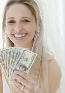 Portrait of bride holding money. Date : 2007