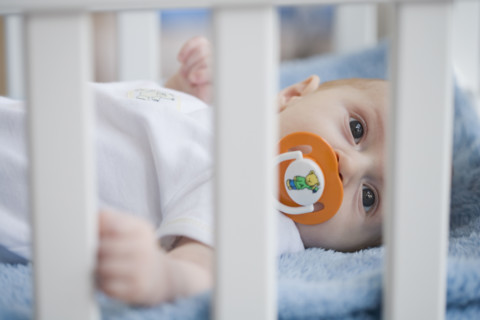 Baby in crib with pacifier. Date : 2007