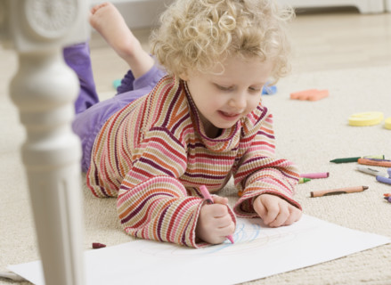 Child drawing with crayon. Date : 2006