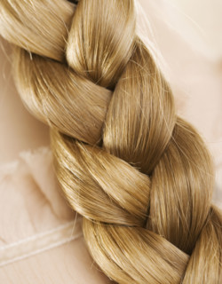 Close up of woman’s braid. Date : 2006
