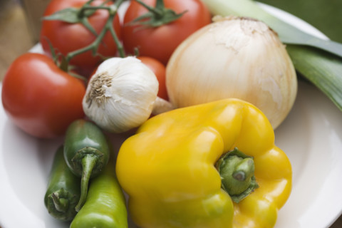 Still life of plate of vegetables. Date : 2006