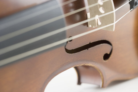 Extreme closeup of a violin. Date : 2006