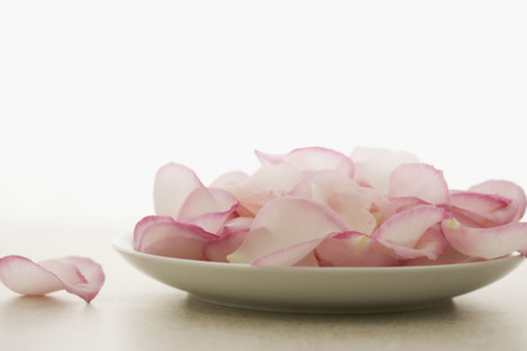 Plate of pink rose petals. Date : 2006