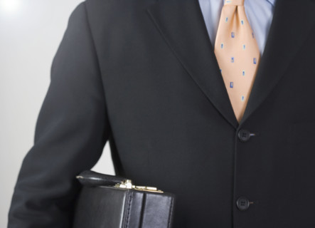 Businessman carrying a briefcase. Date : 2006