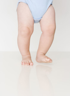 Close up of baby walking. Date : 2007