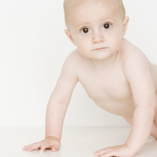 Close up of baby crawling. Date : 2007