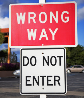 Wrong Way and Do Not Enter signs. Date : 2007