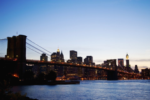 New York City skyline and Brooklyn Bridge at night. Date : 2007