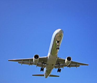 Low angle view of airplane in flight. Date : 2007