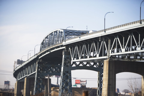 Elevated urban roadway. Date : 2007