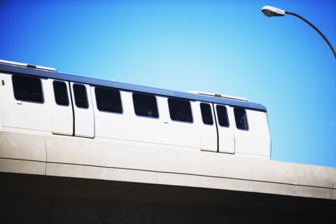Elevated train. Date : 2007