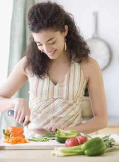 Woman chopping vegetables. Date : 2007