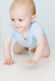 Close up of baby crawling. Date : 2007
