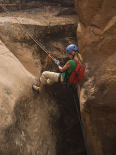 Woman canyon rappelling. Date : 2007