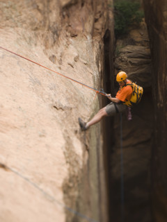 Man in rappelling gear at top of cliff. Date : 2007