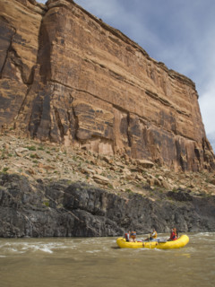 People in raft under cliff. Date : 2007