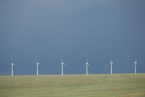 Row of energy windmills . Date : 2007