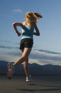 Woman in athletic gear running. Date : 2007