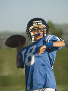 Young football player throwing ball. Date : 2007