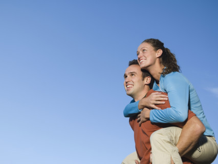 Man giving girlfriend piggy back ride, Utah, United States. Date : 2007