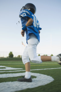 Young football player running on field. Date : 2007