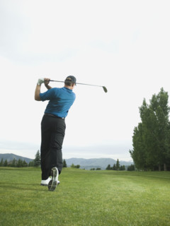 Man swinging golf club. Date : 2007