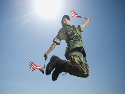 Female army soldier jumping. Date : 2007