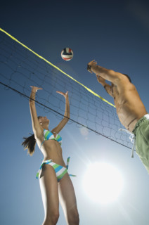 Couple playing beach volleyball. Date : 2007