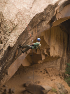 Man canyon rappelling. Date : 2007