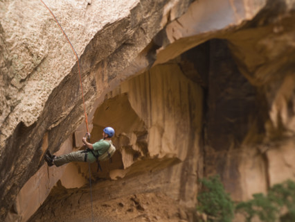 Man canyon rappelling. Date : 2007