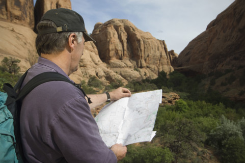 Man looking at map. Date : 2007