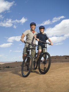 Portrait of father and son on mountain bikes. Date : 2007