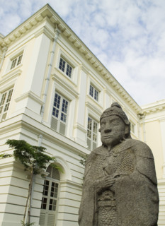 Asian Civilizations Museum Empress Place Singapore Statue of Ming General. Date : 2006