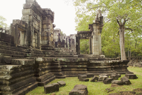 Ancient Temple Angkor Thom Angkor Wat Baphuon Cambodia Khmer. Date : 2006