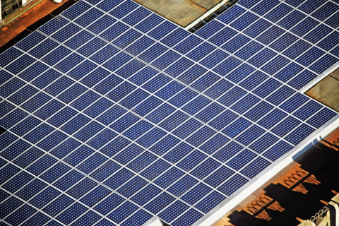 solor panels on skyscraper. Date : 2008