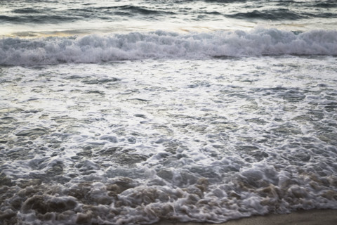 waves on the beach, erosion. Date : 2008