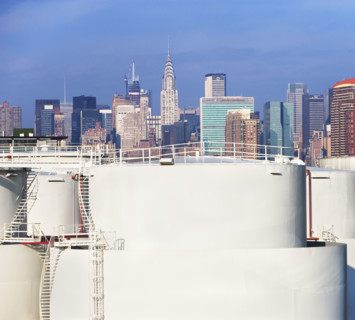 New York City, oil tanks. Date : 2008