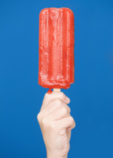 Child holding ice pop. Date : 2008