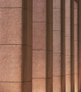 Row of stone columns. Date : 2008