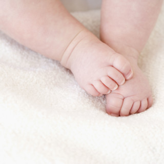 Close up of baby’s feet. Date : 2008