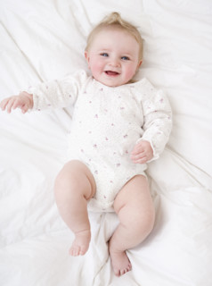 Baby laying on bed. Date : 2008