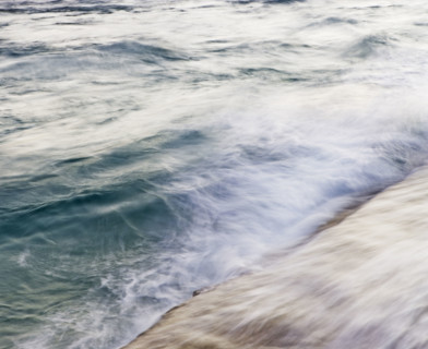 Blurred motion shot of ocean waves. Date : 2008