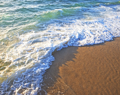 High angle view of ocean waves on shore. Date : 2008