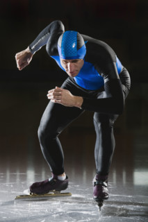 Male speed skater on ice. Date : 2008