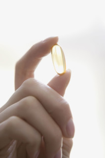Woman holding vitamin. Date : 2008