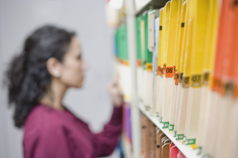 Woman looking at folders. Date : 2008