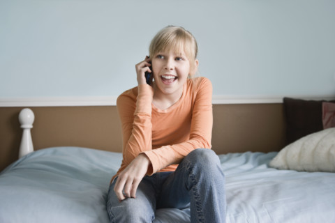 Girl talking on cell phone. Date : 2008