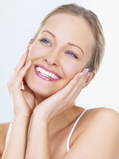 Woman with hands on cheeks. Date : 2008