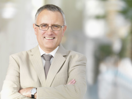 Businessman with arms crossed. Date : 2008