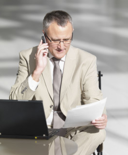 Businessman talking on cell phone. Date : 2008